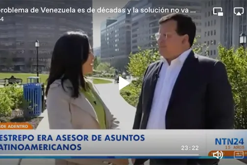 Dan Restrepo being interviewed outdoors for NTN24